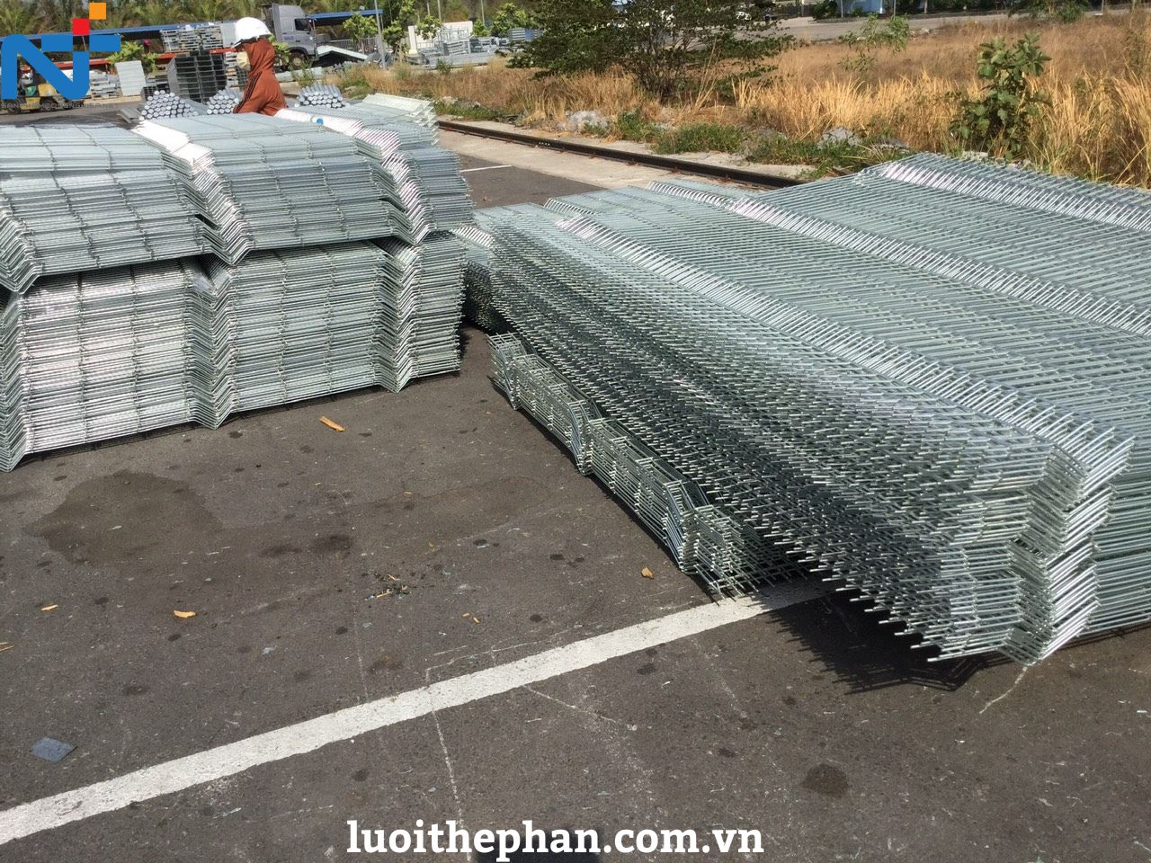 Sản xuất hàng rào lưới thép hàn theo yêu cầu
