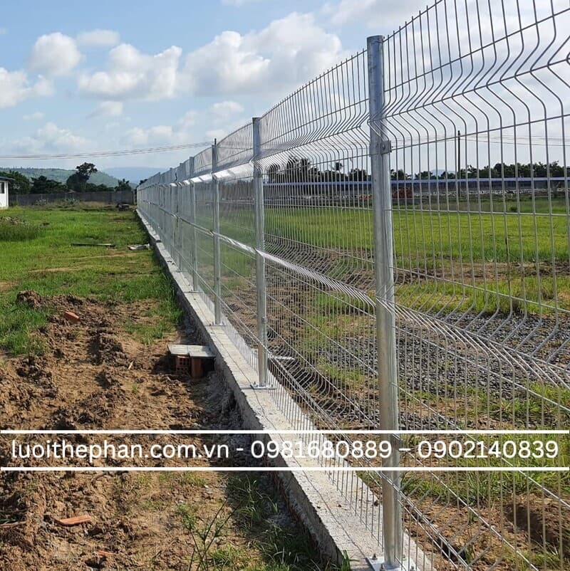 Hàng rào thép hàn chấn sóng mạ kẽm