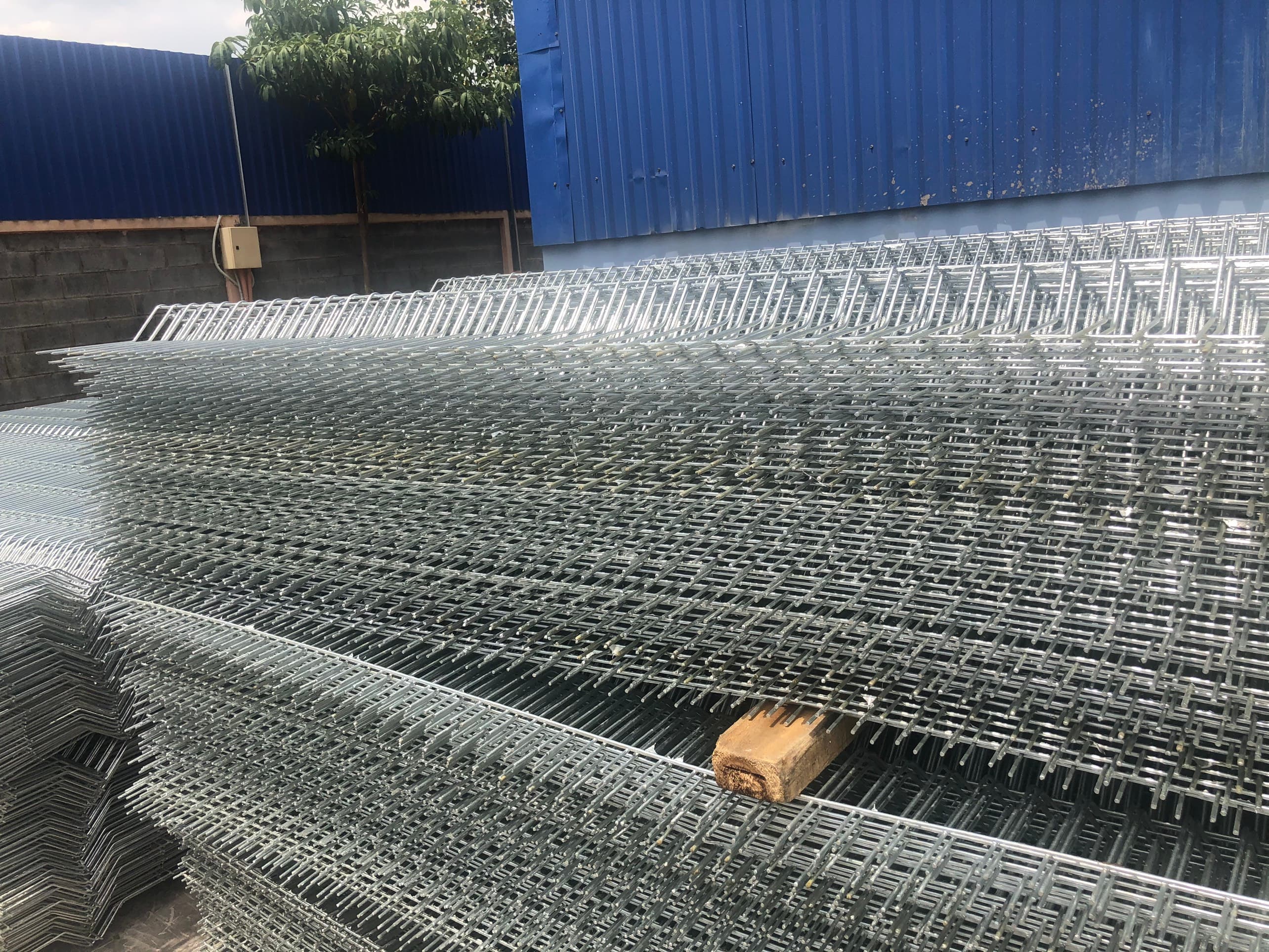 Hàng rào lưới sắt