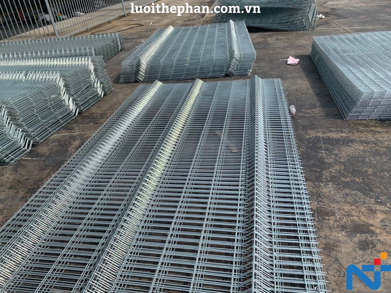 sản xuất hàng rào thép theo yêu cầu