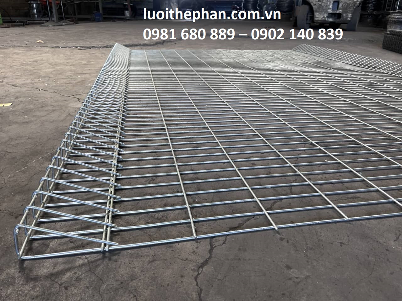 Lưới sắt làm hàng rào gấp tam giác